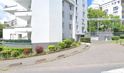 Naque Volt, Avocat à Torcy