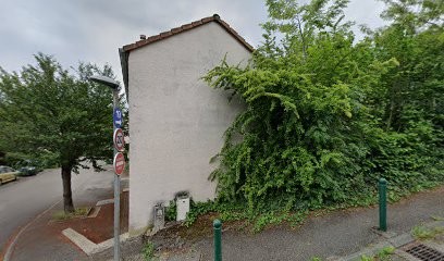 Bouseksou Houria, Avocat à Villefontaine