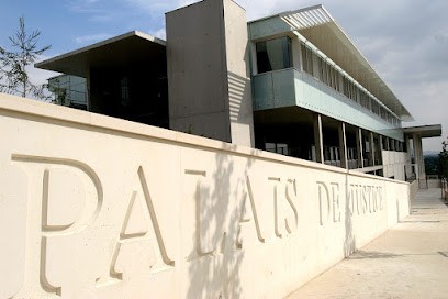 Parastatis Philippine, Avocat à Pontoise